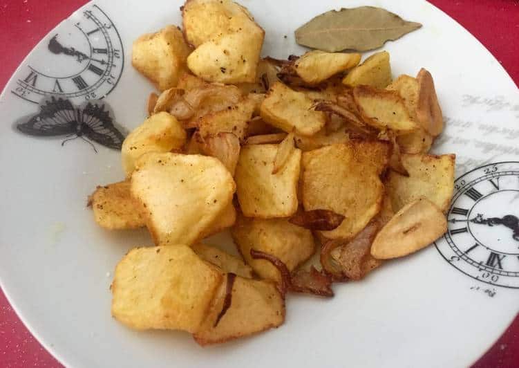 Patatas fritas con cebolla